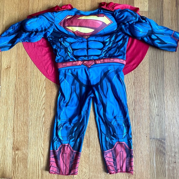 Superman Muscle Costume w/ Detachable Cape Size 2/3 (pls read full description) - Picture 4 of 10